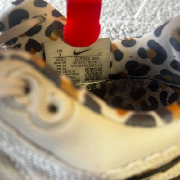 Nike React Infinity Flyknit Womens 7 Running Work STAINS DJ5932-001 - Picture 8 of 15